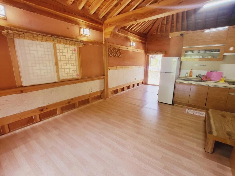 Yeongwol Hwanggung Hanok Pension Room photo